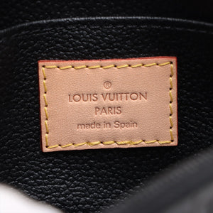 Louis Vuitton Vernis Pochette cosmetic Model number CA4103 Black Pouch